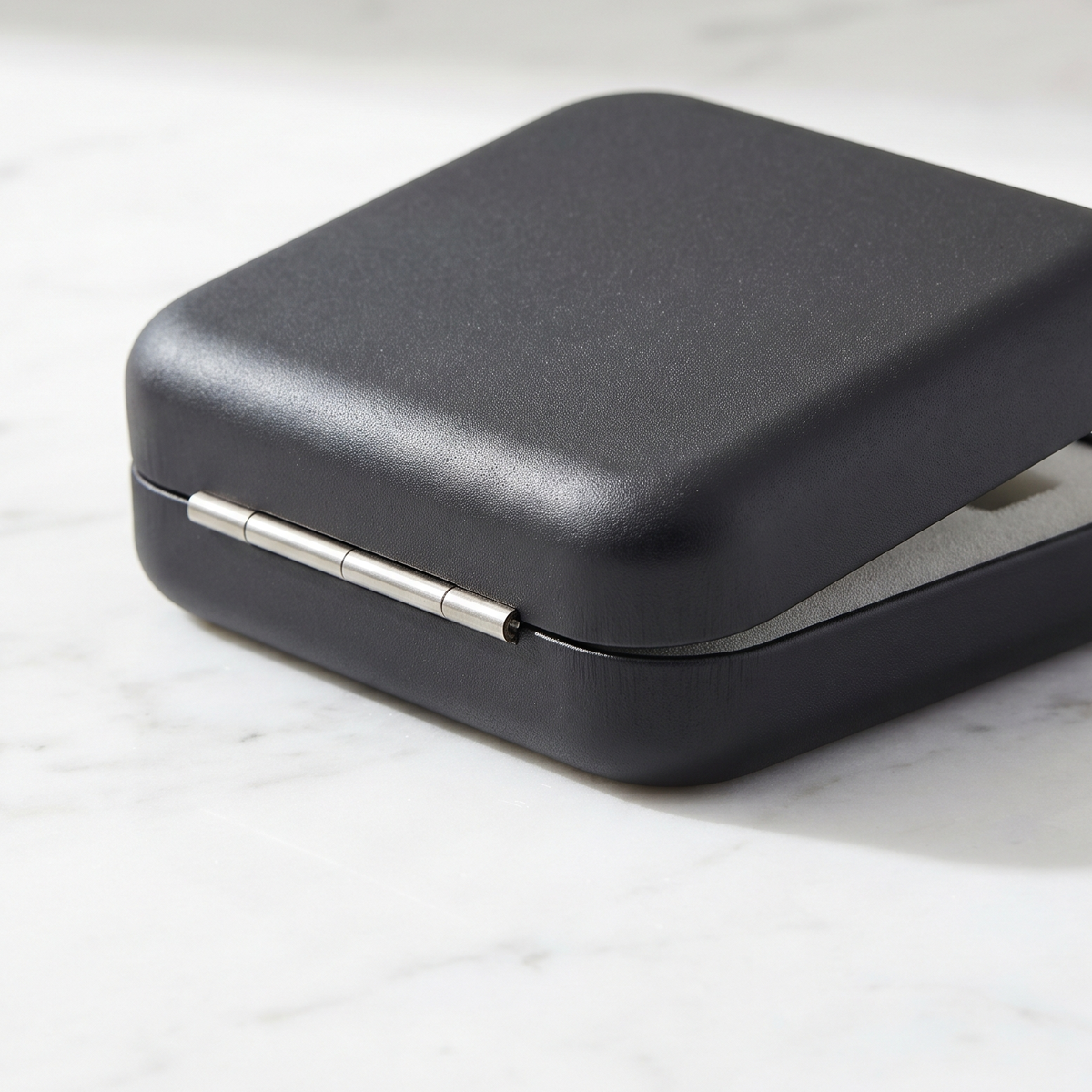 Carlton hard travel case for the safety razor